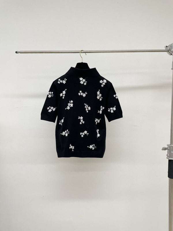 Polo Chanel 2026 en coton noir et blanc à imprimé floral