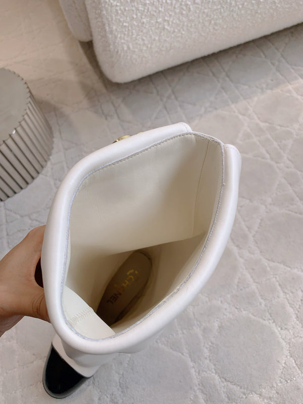 CC 25 Buttoned Boot White Calfskin 516647