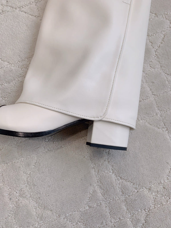 CC 25 Buttoned Boot White Calfskin 516647