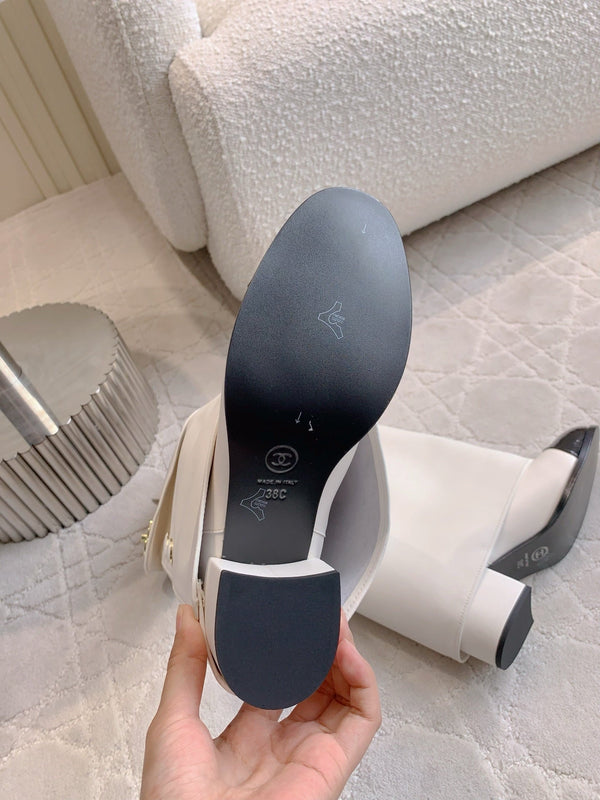 CC 25 Buttoned Boot White Calfskin 516647