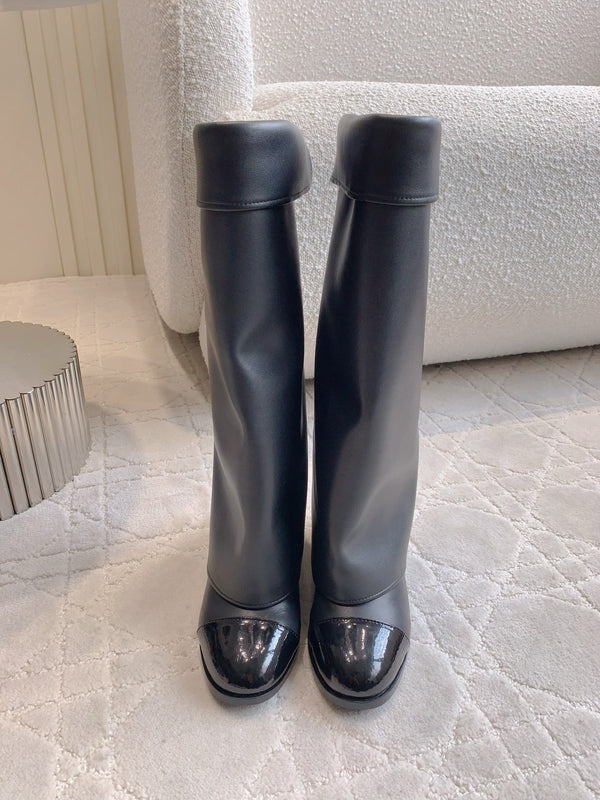 CC 25 Buttoned Boot Black Calfskin 516649