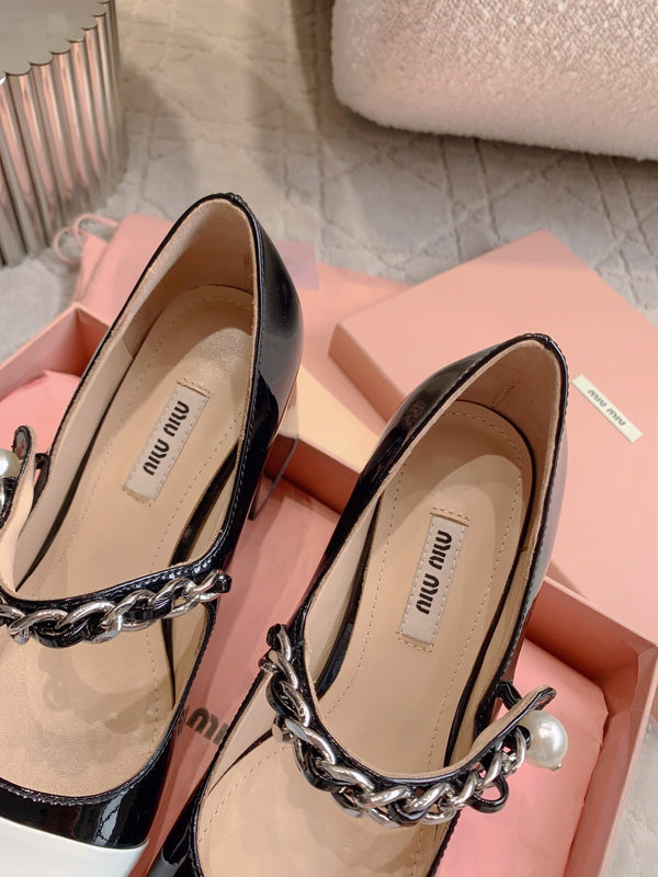 Miu Bicolor Cap-Toe Pump 7.5cm Black White Patent Leather 724260