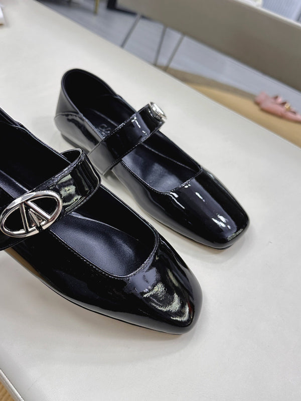 VT VLOGO LOCKER BLACK PATENT LEATHER 30733