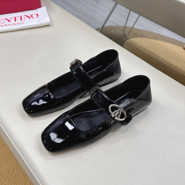VT VLOGO LOCKER BLACK PATENT LEATHER 30733