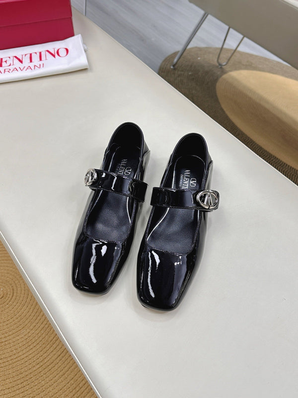 VT VLOGO LOCKER BLACK PATENT LEATHER 30733