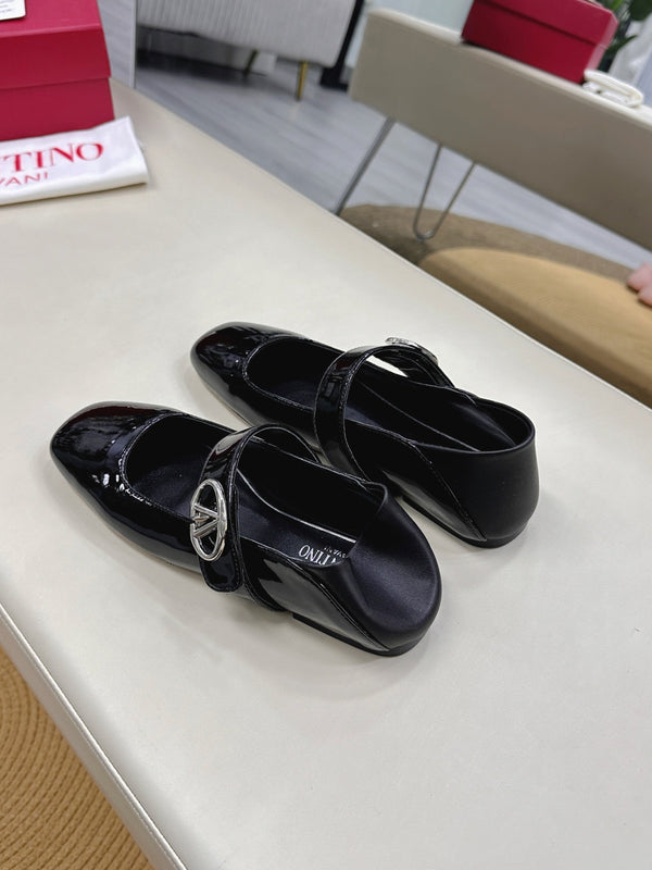 VT VLOGO LOCKER BLACK PATENT LEATHER 30733