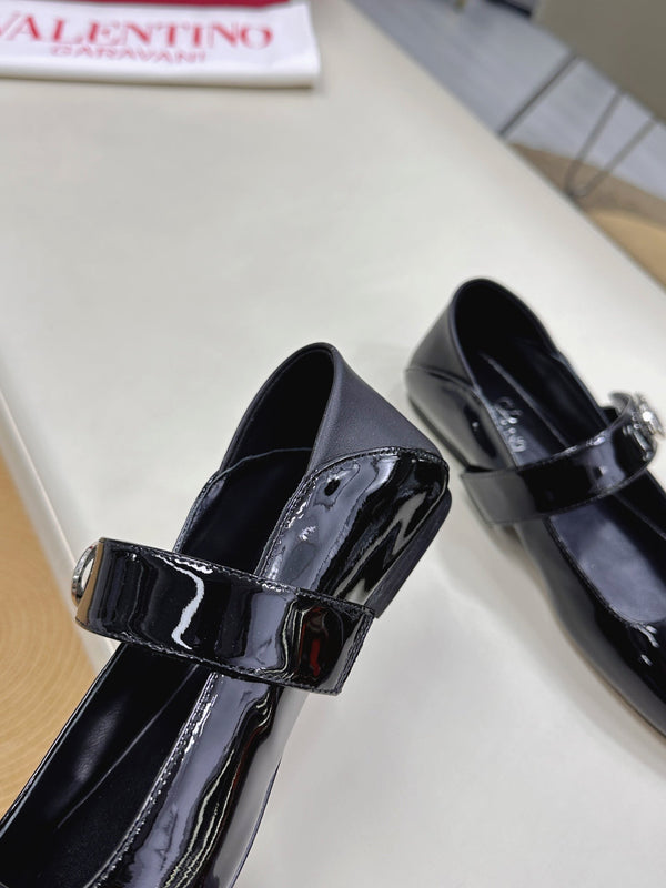 VT VLOGO LOCKER BLACK PATENT LEATHER 30733