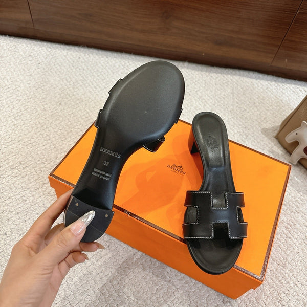 HM Oasis Sandals Black Chisel Pattern Cowhide 544095