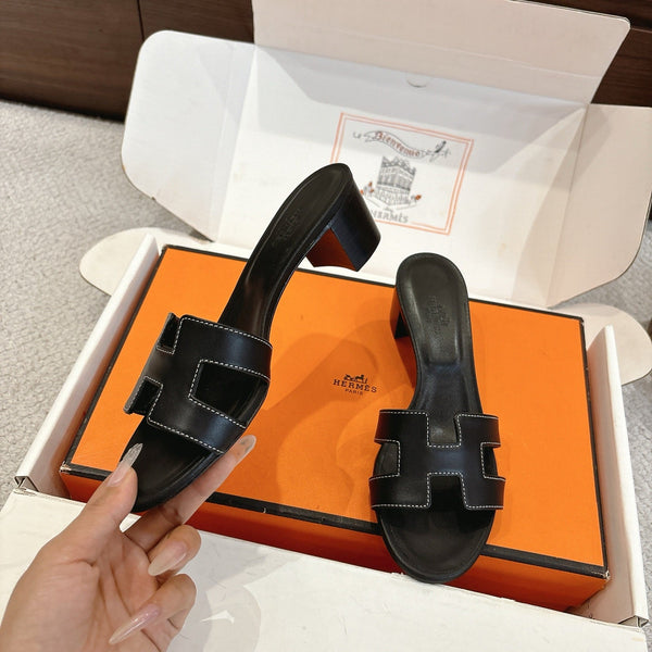 HM Oasis Sandals Black Chisel Pattern Cowhide 544095