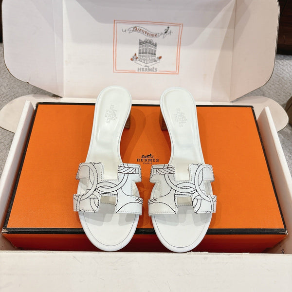 HM Oasis Sandals White Embroidery Pattern Cowhide 544097