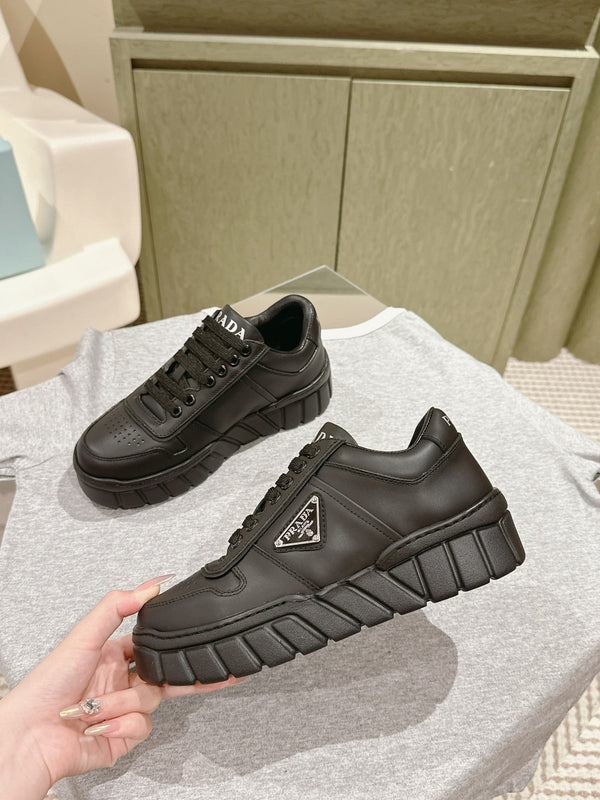 SNEAKERS FLATFORM PRA IN PELLE DI VITELLO NERA