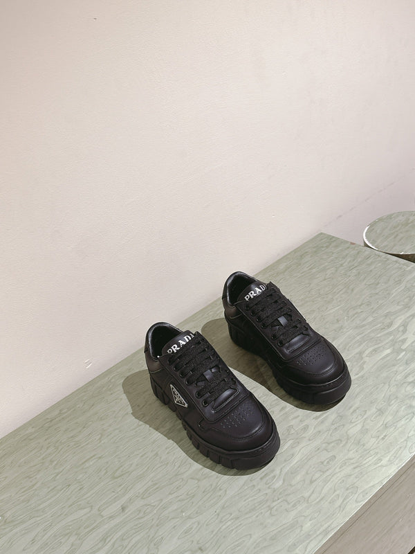 SNEAKERS FLATFORM PRA IN PELLE DI VITELLO NERA