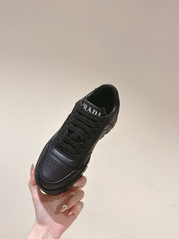 SNEAKERS FLATFORM PRA IN PELLE DI VITELLO NERA