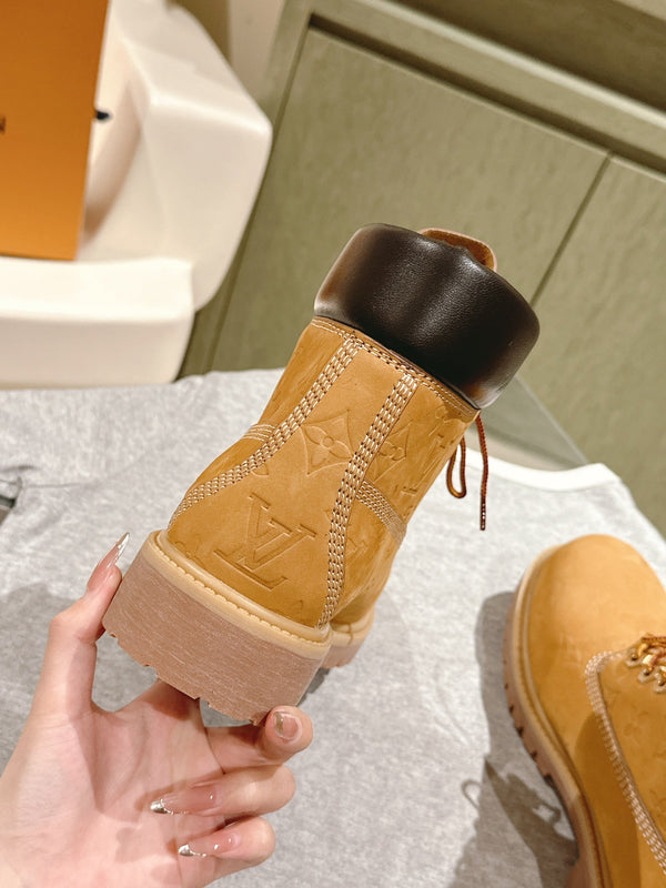 Stivaletto alla caviglia LV x Timberland 6in 50mm in pelle scamosciata con monogramma marrone chiaro 450426