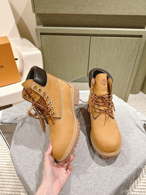 Stivaletto alla caviglia LV x Timberland 6in 50mm in pelle scamosciata con monogramma marrone chiaro 450426