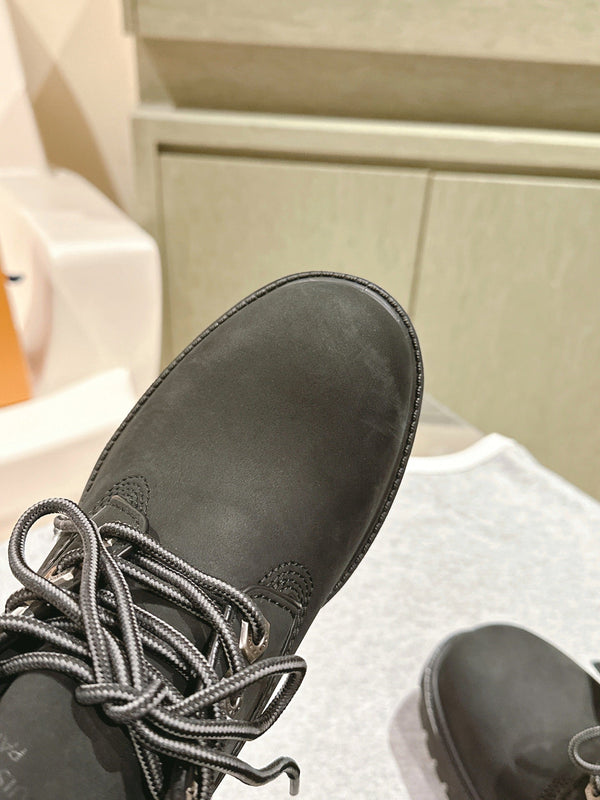 Stivaletto alla caviglia LV x Timberland 6in 50mm in pelle scamosciata nera e tela monogramma 450427