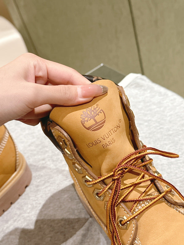 Stivaletto alla caviglia LV x Timberland 6in 50mm in pelle scamosciata marrone chiaro e tela monogramma 450428