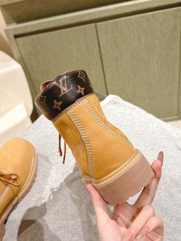 Stivaletto alla caviglia LV x Timberland 6in 50mm in pelle scamosciata marrone chiaro e tela monogramma 450428