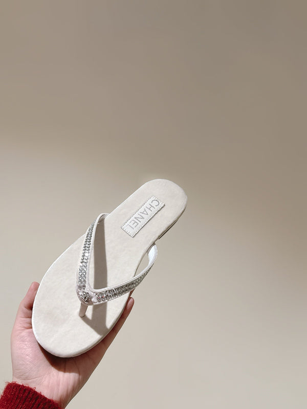CC 25ss Rhinestone Thong Sandal Beige Velvet 461636