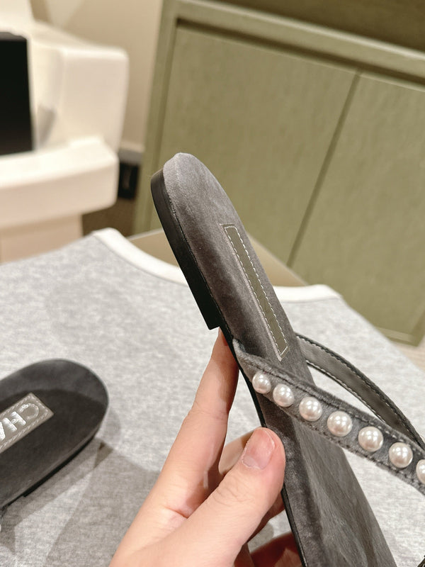 CC 25ss Pearl Thong Sandal Black Mix Grey Velvet 461640