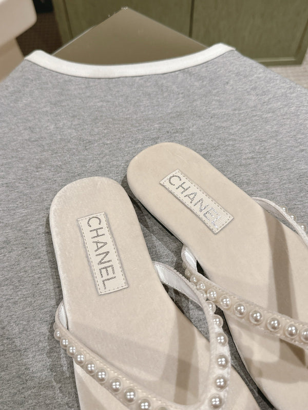 CC 25ss Pearl Thong Sandal Beige Velvet 461639