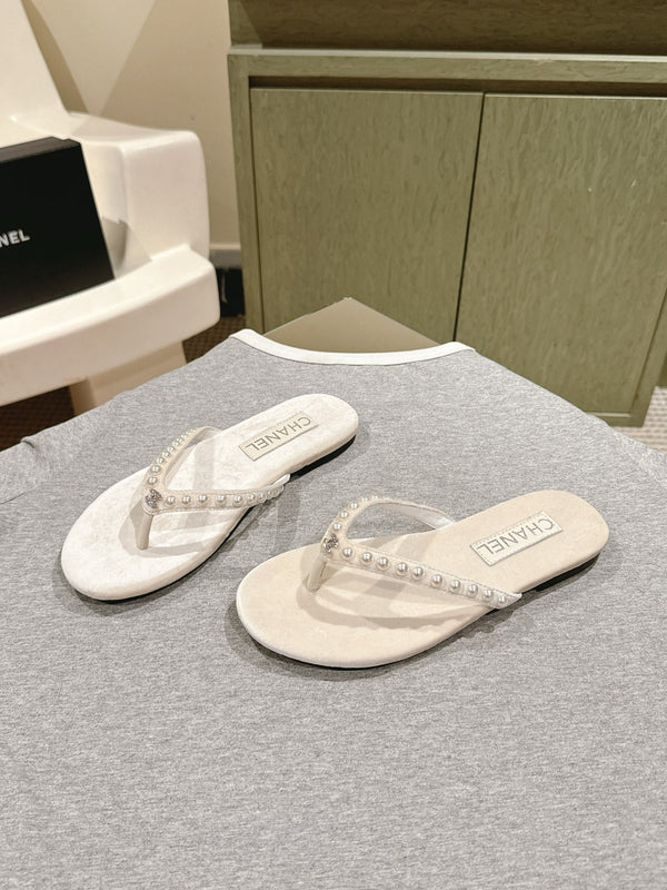 CC 25ss Pearl Thong Sandal Beige Velvet 461639