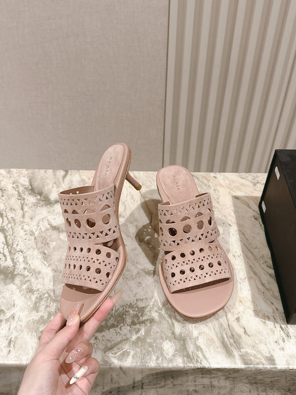 Alaia 2025 Vienne Sandali con tacco a gattino in pelle rosa 293651