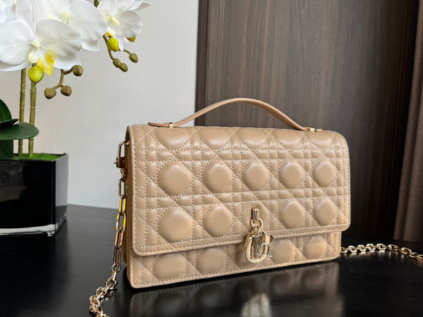 MISS CD 24CM BEIGE PELLE DI AGNELLO