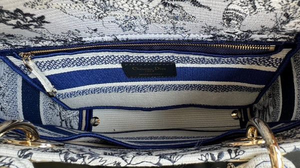 medium lady 24 blue white embroidery