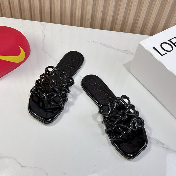 Petal Anagram Slide in Black Patent Calfskin 273744