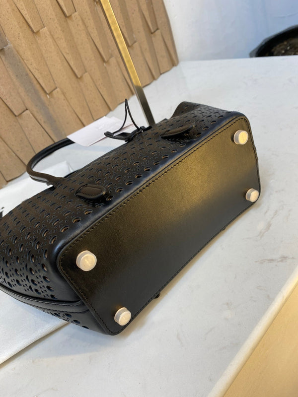 NEO MINA 20 BAG IN BLACK VIENNA CALFSKIN