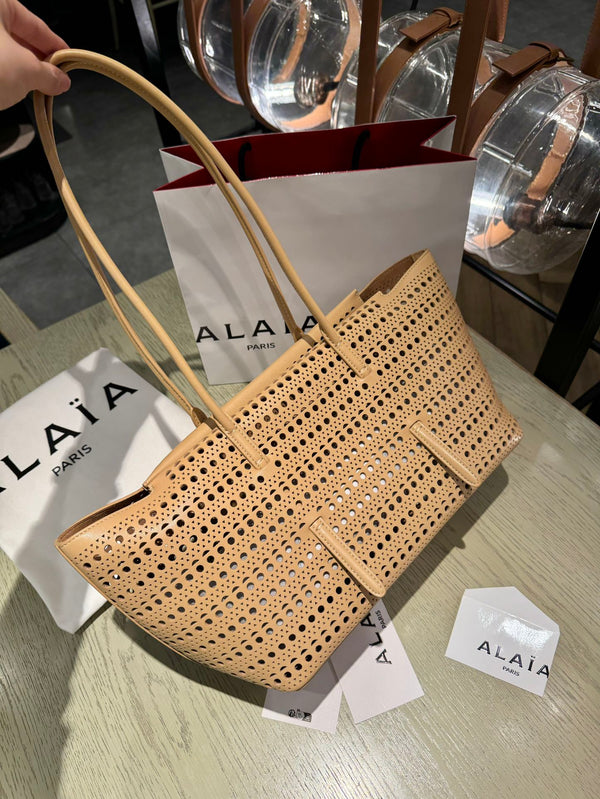 NEO MINA 32 BAG IN HARVEST GOLD VIENNE CALFSKIN