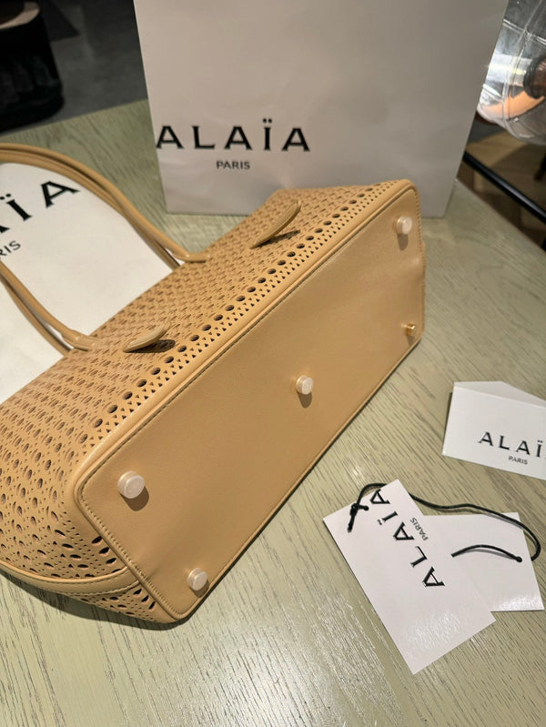 NEO MINA 32 BAG IN HARVEST GOLD VIENNE CALFSKIN