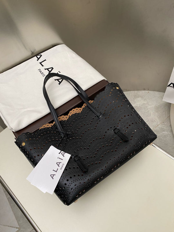 MINA 32 BAG IN BLACK VIENNA WAVE CALFSKIN