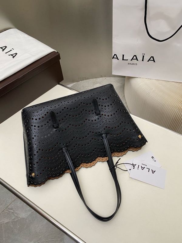 MINA 32 BAG IN BLACK VIENNA WAVE CALFSKIN