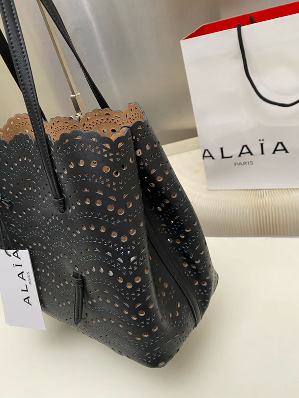 MINA 32 BAG IN BLACK VIENNA WAVE CALFSKIN