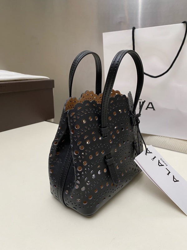 MINA 16 BAG IN BLACK VIENNA WAVE CALFSKIN