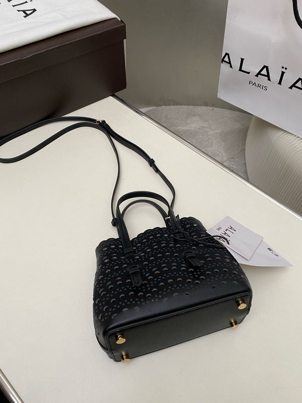 MINA 16 BAG IN BLACK VIENNA WAVE CALFSKIN