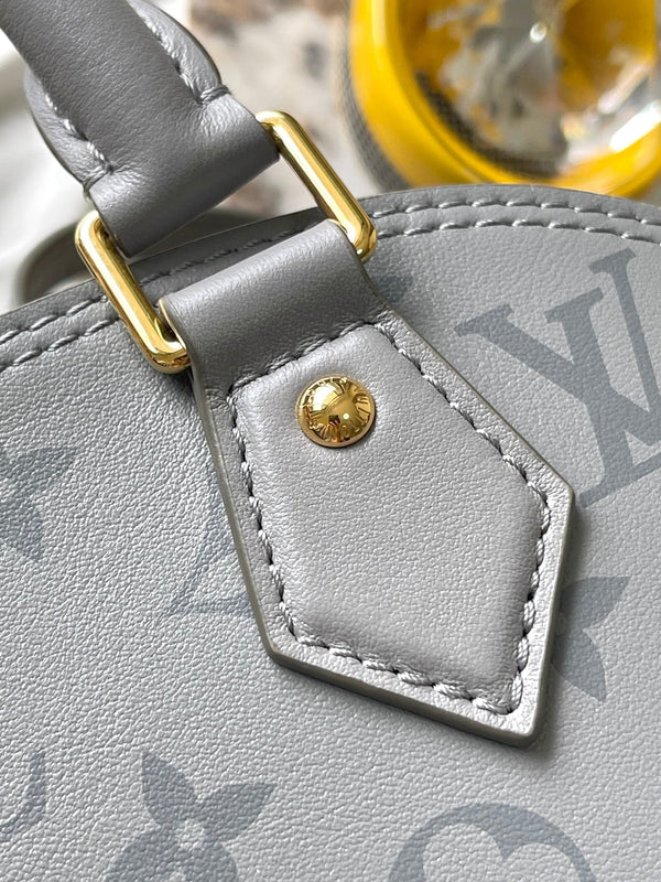 ALMA BB 23 IN PELLE DI VITELLO CON MONOGRAMMA TRIANON E FERRAMENTA ORO
