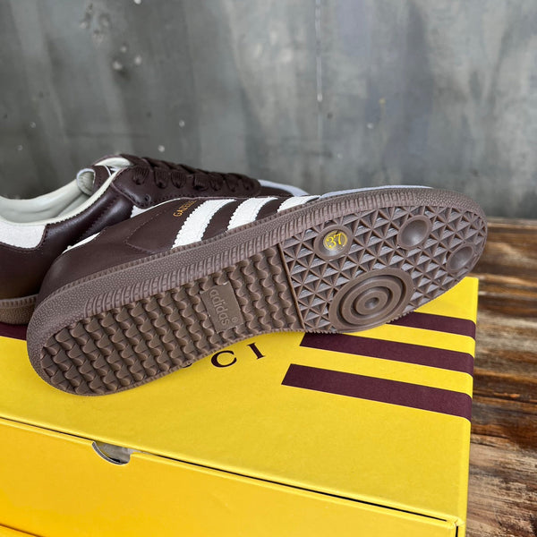 Sneaker da uomo GG x Adidas in pelle scamosciata marrone 553236