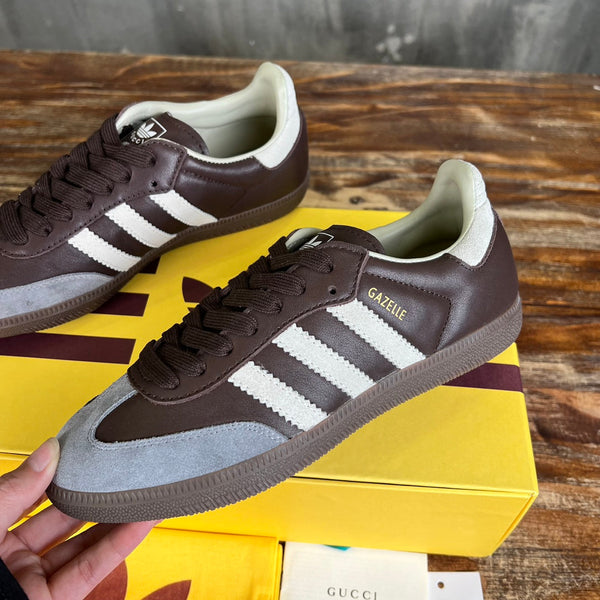 Sneaker da uomo GG x Adidas in pelle scamosciata marrone 553236