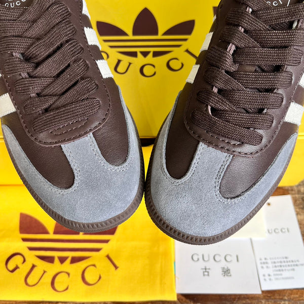 Sneaker da uomo GG x Adidas in pelle scamosciata marrone 553236