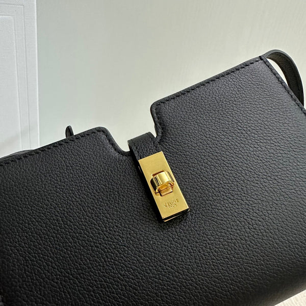 POCHETTE 16 TRACOLLA 18 IN PELLE DI VITELLO MORBIDA NERA CON FERRAMENTA ORO