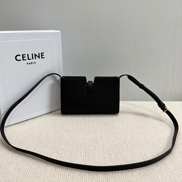 POCHETTE 16 TRACOLLA 18 IN PELLE DI VITELLO MORBIDA NERA CON FERRAMENTA ORO