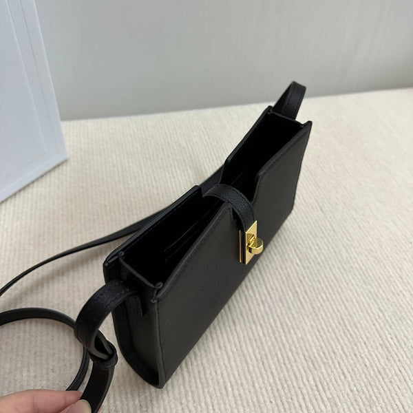 POCHETTE 16 TRACOLLA 18 IN PELLE DI VITELLO MORBIDA NERA CON FERRAMENTA ORO