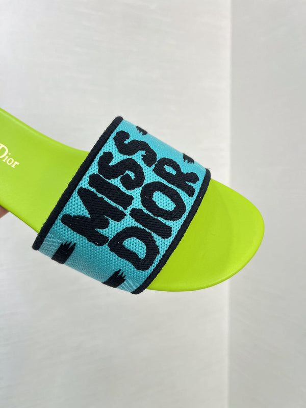dway slide ricamato in cotone blu lime
