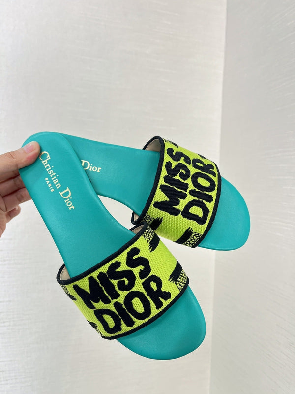 dway slide ricamato in cotone blu lime