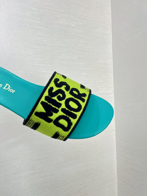 dway slide ricamato in cotone blu lime
