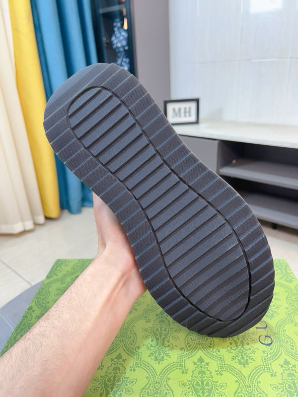 Sneaker da uomo GG in pelle di vitello nera e blu 523336