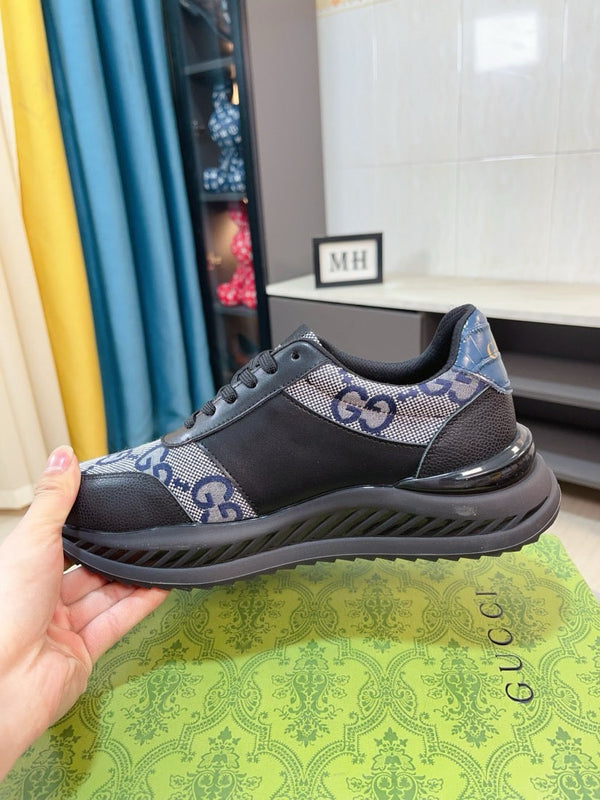 Sneaker da uomo GG in pelle di vitello nera e blu 523336